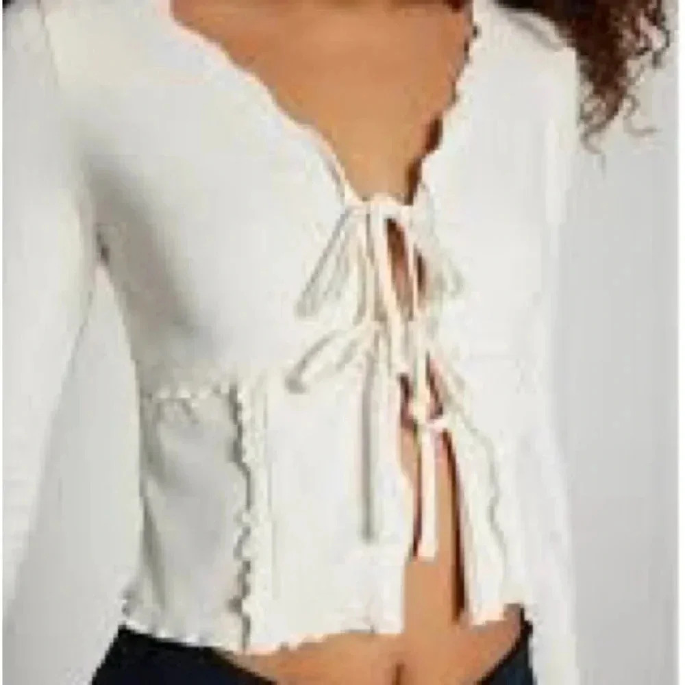 Urban Outfitters Cream Tie Front Long Sleeve Top Size Small NWOT - Picture 7 of 8